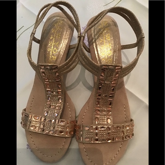 Womens New York Transit dressy Sandals NWOT - Picture 1 of 5